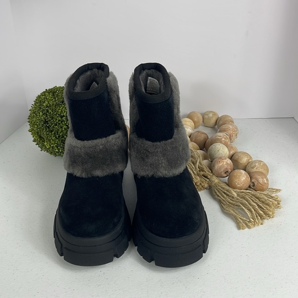 UGG Brooklyn Sunburst Heeled Boot Black Sz 9 heel 3in NIB - Picture 6 of 11